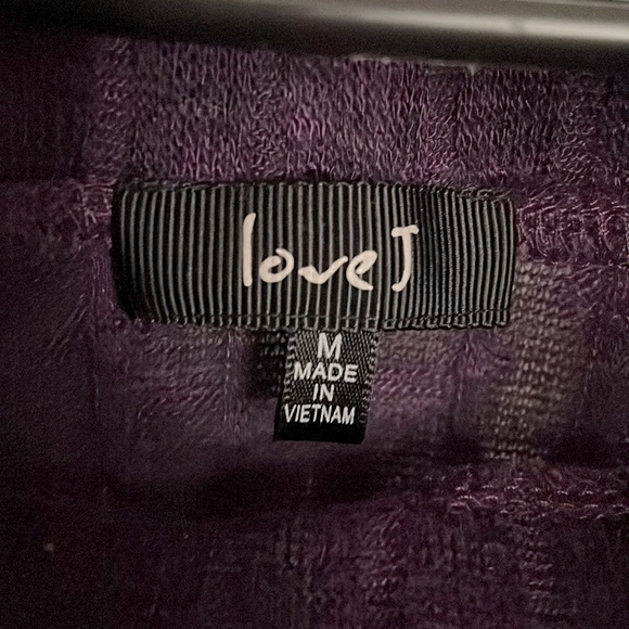 Off the shoulder wine colored top with criss cross half sleeves - Picture 4 of 4